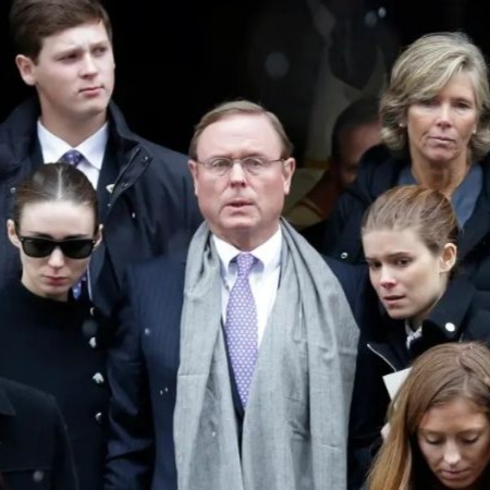 Daniel Mara's sister Kate and Rooney Mara with their father